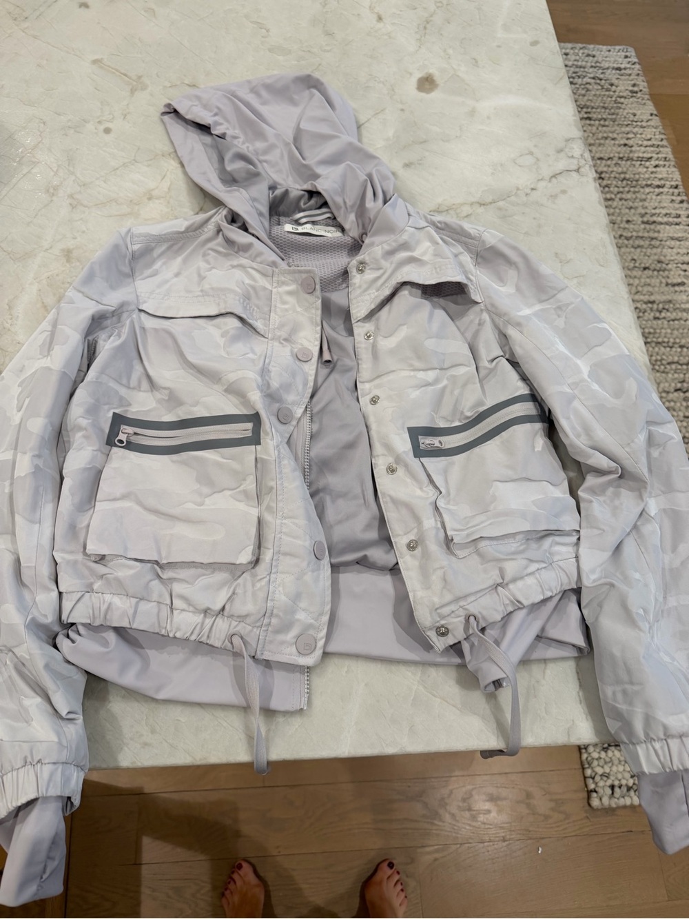 Bland noir Light Grey Hooded Women's Jacket with Utility Pockets